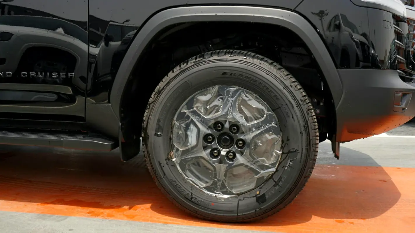 واردات Toyota Land Cruiser 2026 از دبی — منطقه آزاد کیش و قشم — خودرو Toyota — تصویر 13