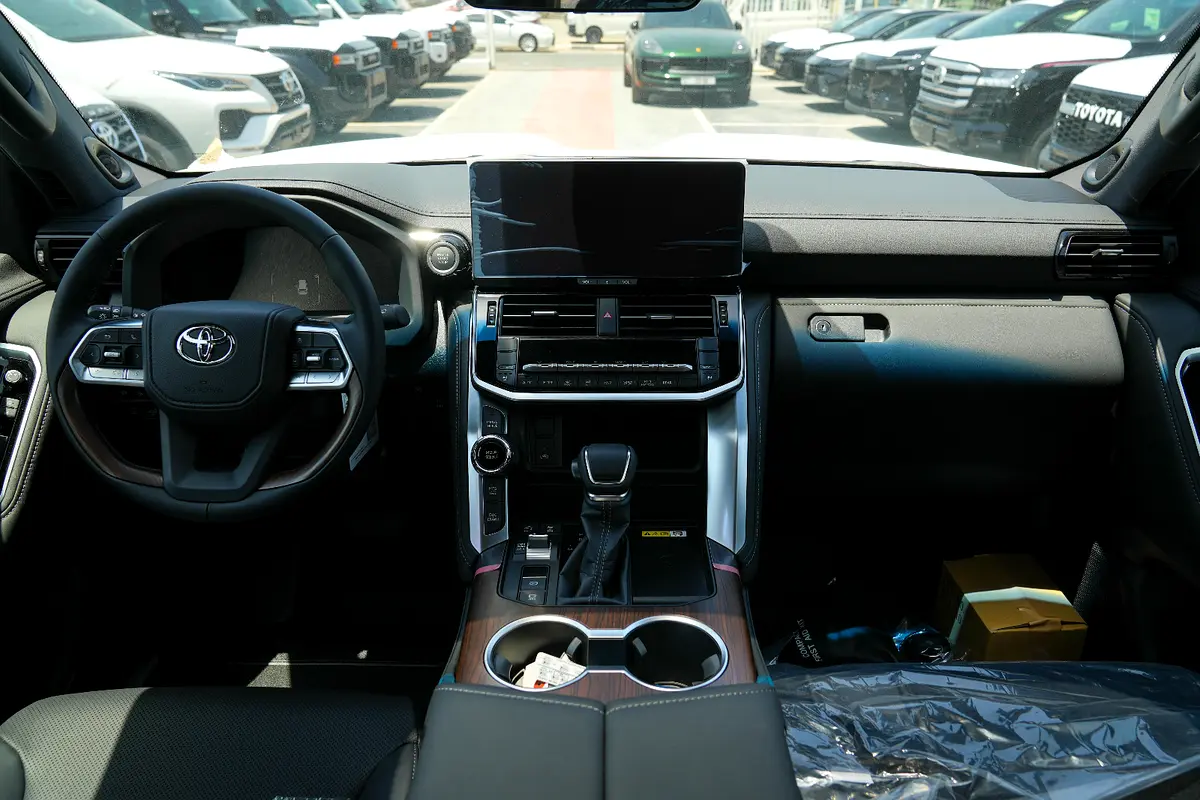 واردات Toyota Land Cruiser 2026 از دبی — منطقه آزاد کیش و قشم — خودرو Toyota — تصویر 16