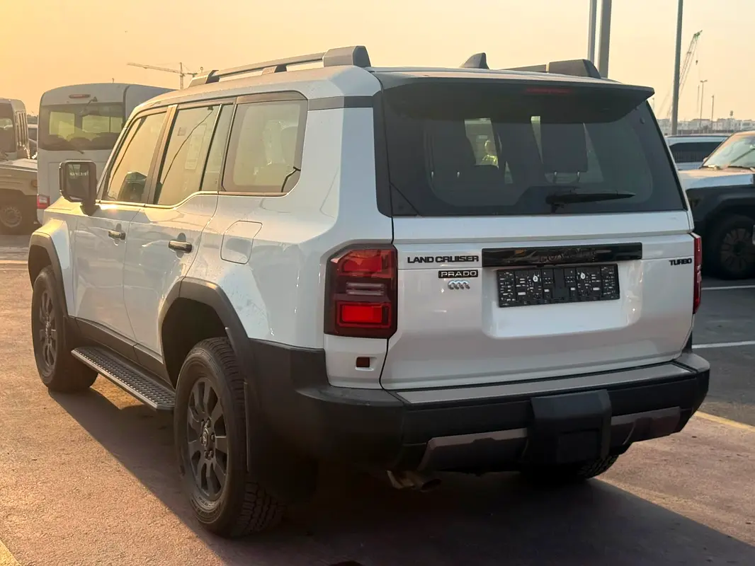 واردات Toyota Prado 2026 از دبی — منطقه آزاد کیش و قشم — خودرو Toyota — تصویر 4