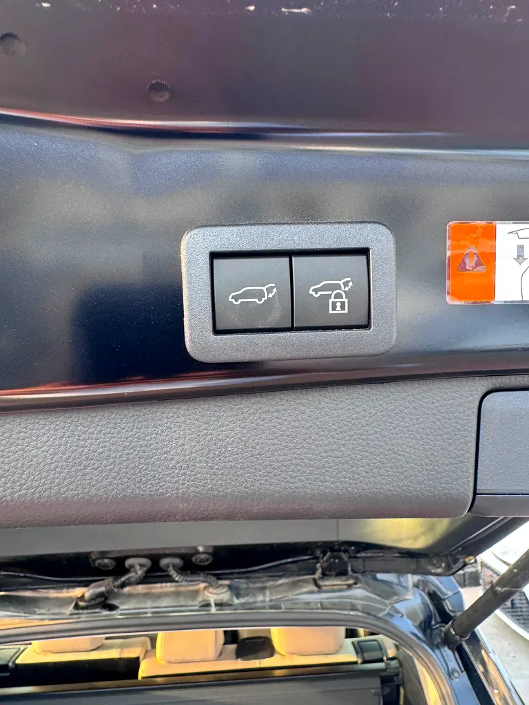 واردات Toyota RAV 4 2026 از دبی — منطقه آزاد کیش و قشم — خودرو Toyota — تصویر 14