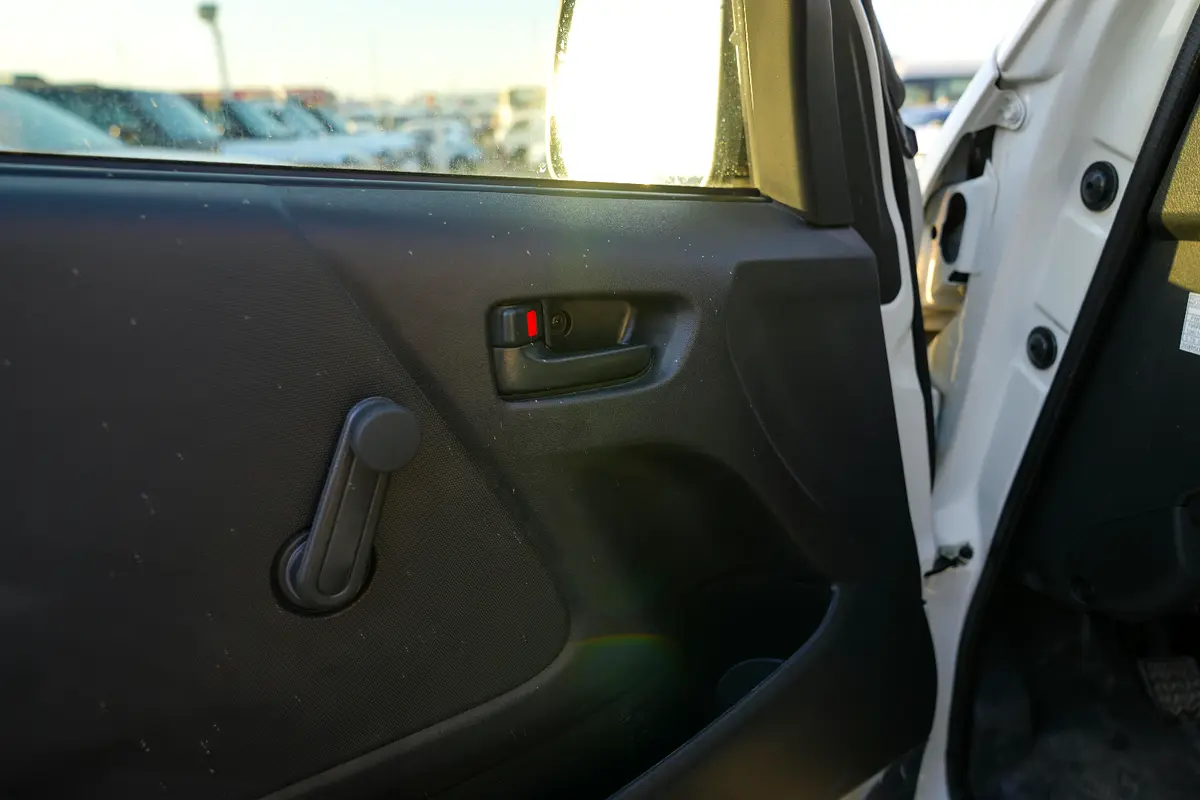 واردات Toyota Hiace 2025 از دبی — منطقه آزاد کیش و قشم — خودرو Toyota — تصویر 15