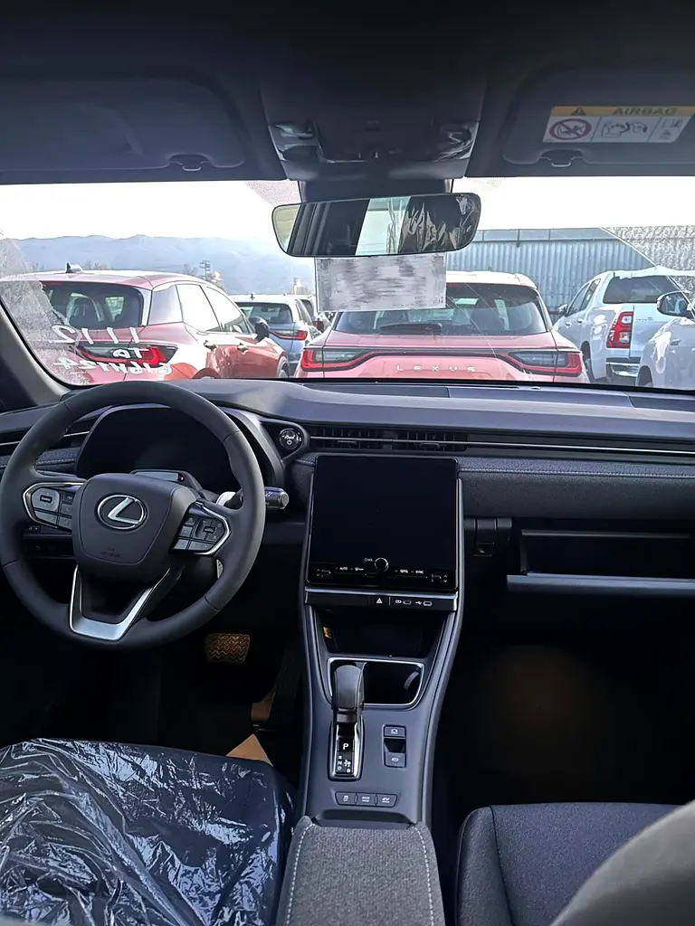 واردات Lexus LBX 2026 از دبی — منطقه آزاد کیش و قشم — خودرو Lexus — تصویر 5