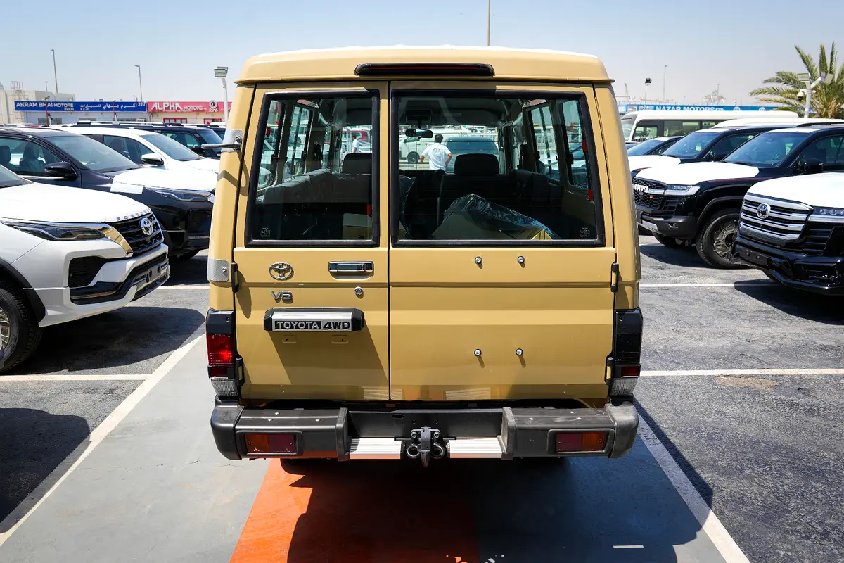 واردات Toyota Land Cruiser 70 Series 2026 از دبی — منطقه آزاد کیش و قشم — خودرو Toyota — تصویر 4