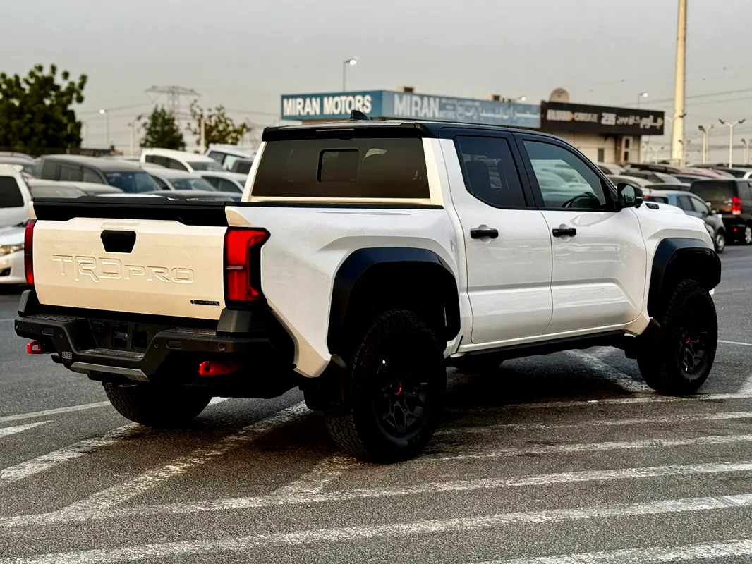 واردات Toyota Tacoma 2025 از دبی — منطقه آزاد کیش و قشم — خودرو Toyota — تصویر 8