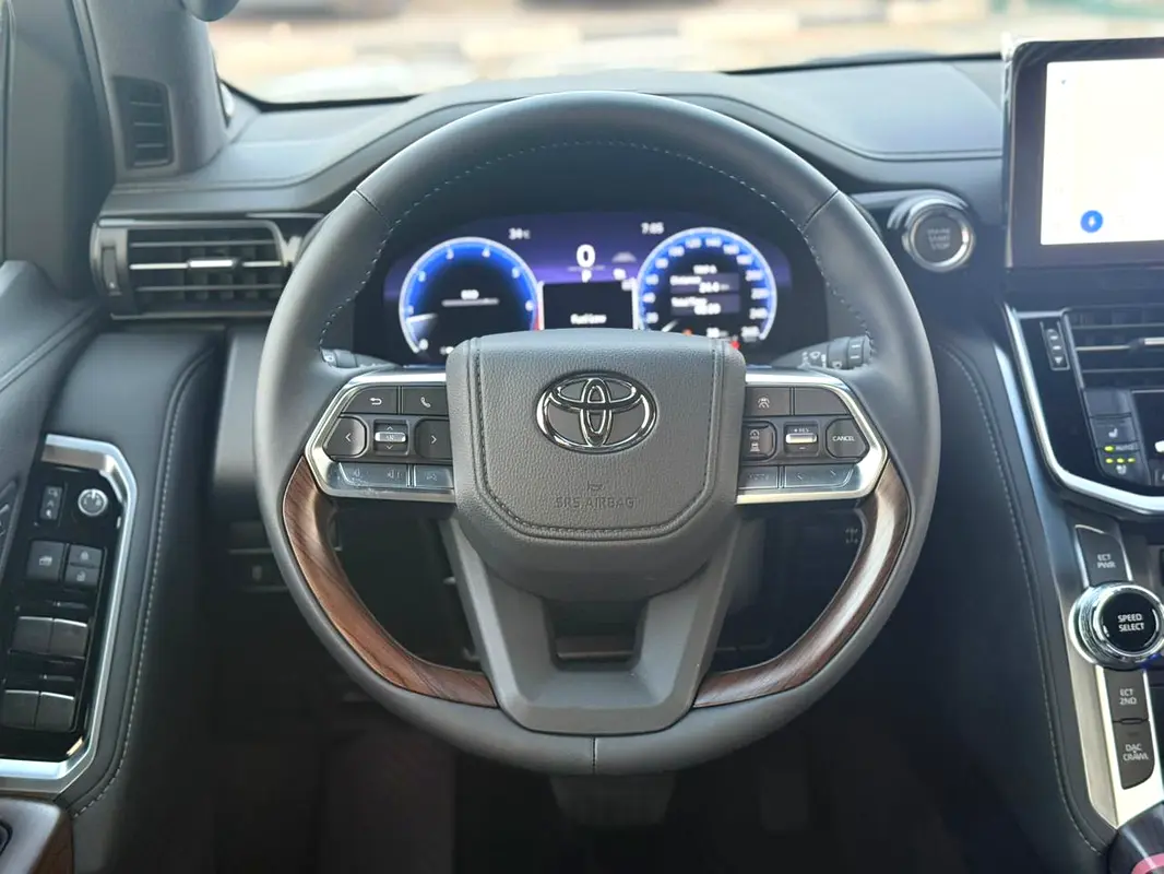 واردات Toyota Land Cruiser 2026 از دبی — منطقه آزاد کیش و قشم — خودرو Toyota — تصویر 14