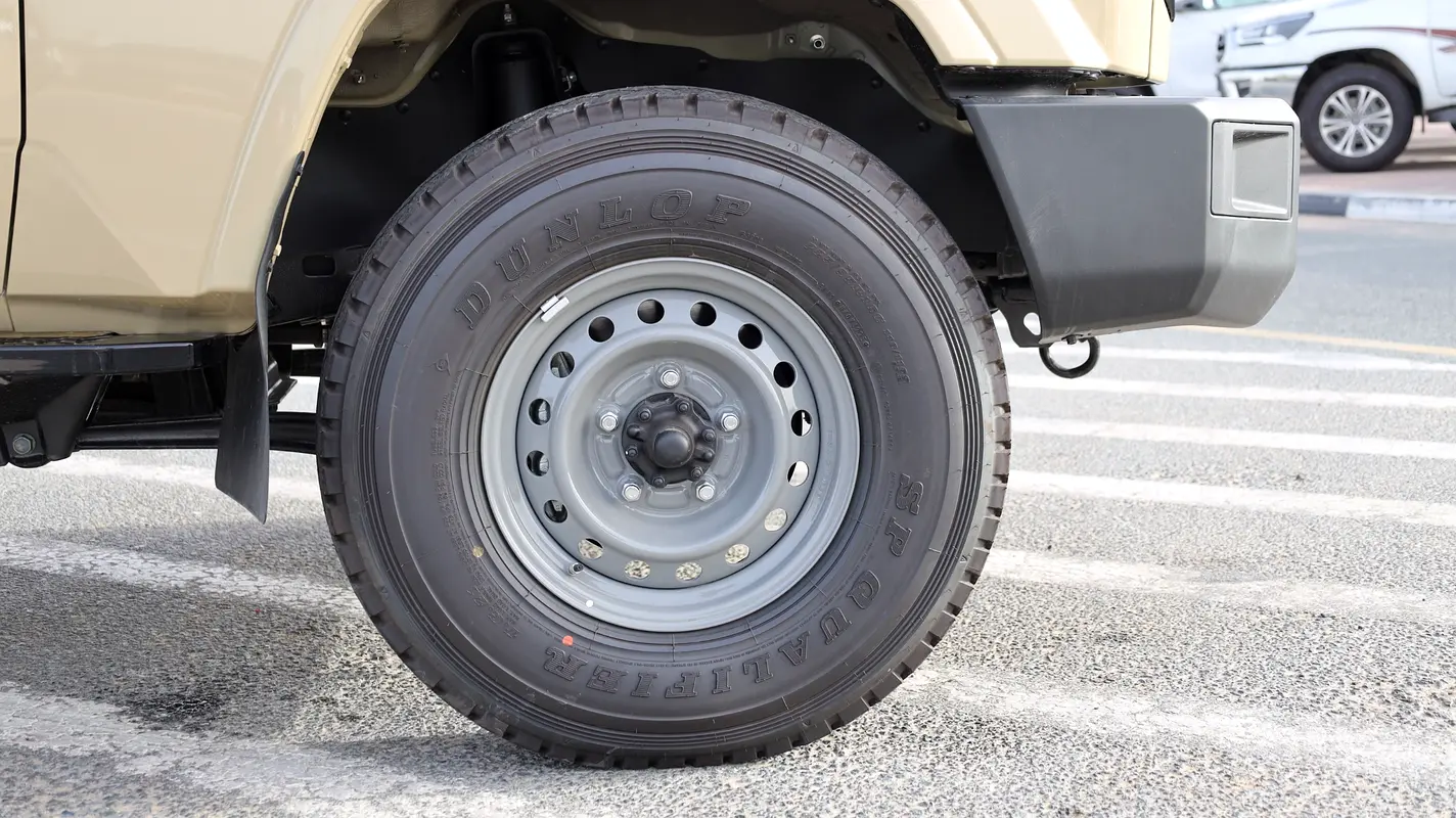 واردات Toyota Land Cruiser 70 Series 2026 از دبی — منطقه آزاد کیش و قشم — خودرو Toyota — تصویر 10
