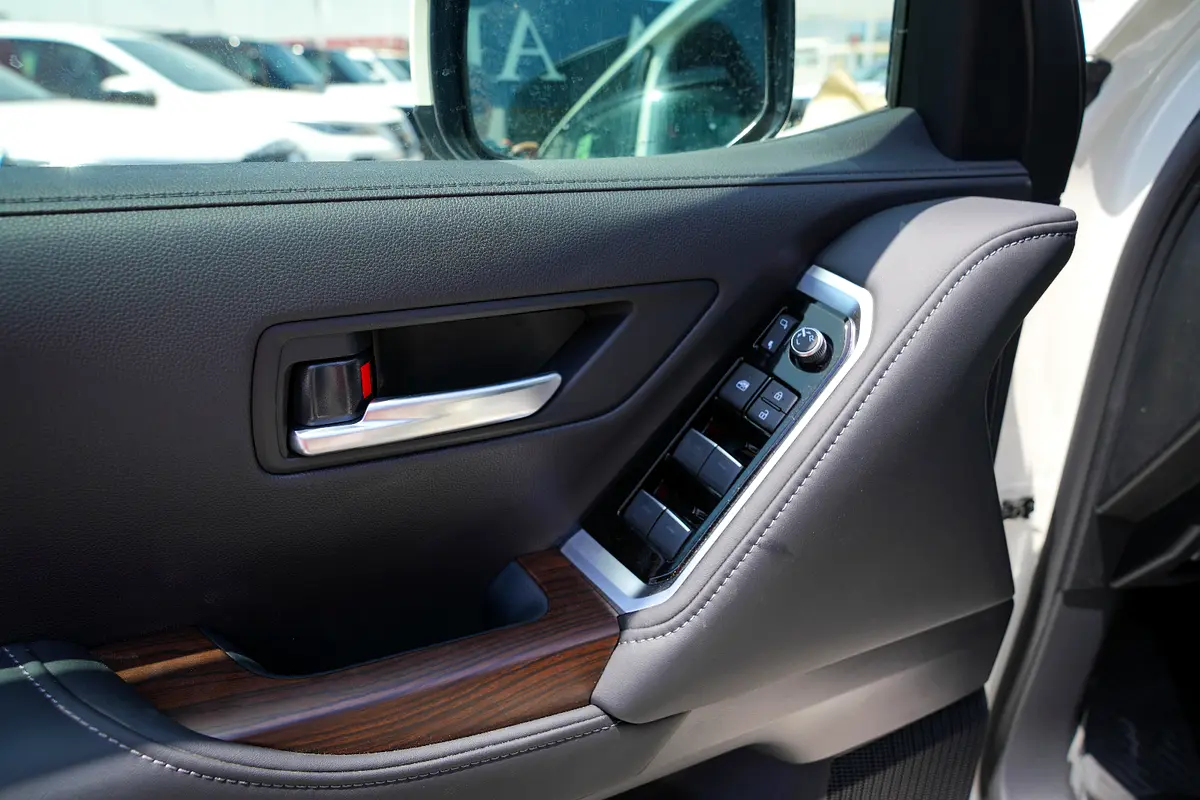 واردات Toyota Land Cruiser 2026 از دبی — منطقه آزاد کیش و قشم — خودرو Toyota — تصویر 14