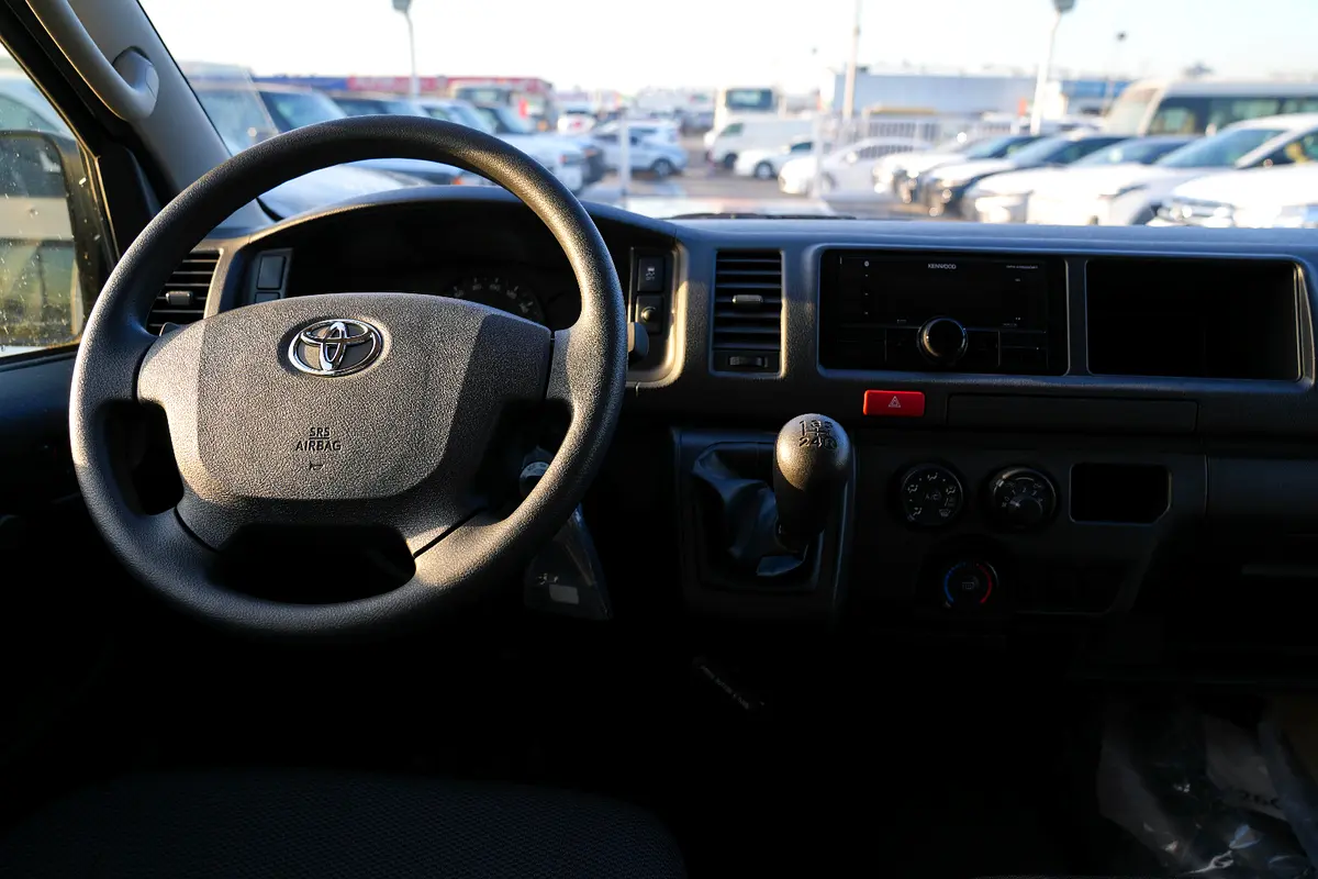 واردات Toyota Hiace 2025 از دبی — منطقه آزاد کیش و قشم — خودرو Toyota — تصویر 14