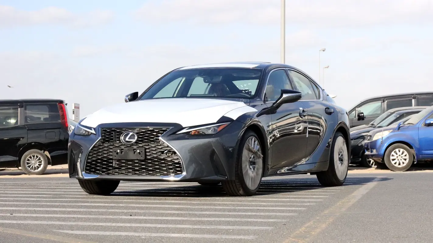واردات Lexus IS Series 2025 از دبی — منطقه آزاد کیش و قشم — خودرو Lexus — تصویر 2