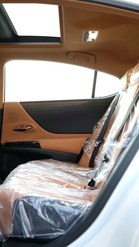 واردات Lexus ES Series 2025 از دبی — منطقه آزاد کیش و قشم — خودرو Lexus — تصویر 14