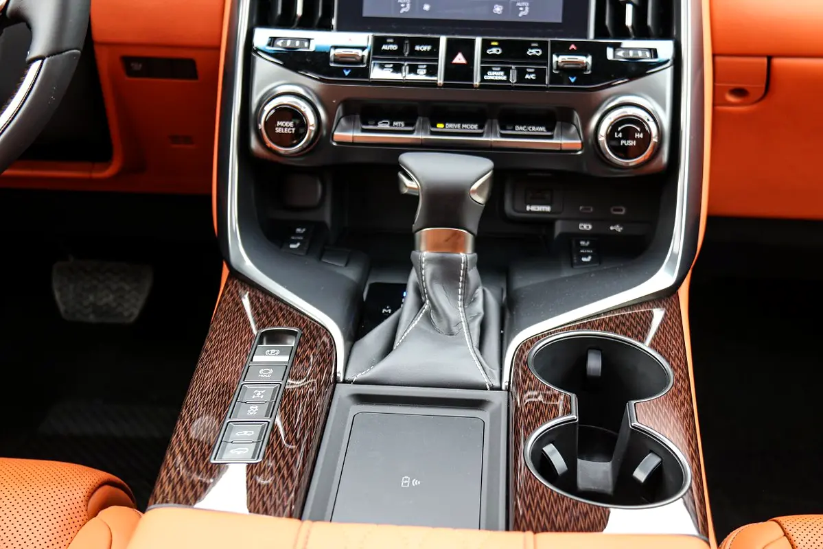 واردات Lexus LX Series 2026 از دبی — منطقه آزاد کیش و قشم — خودرو Lexus — تصویر 14