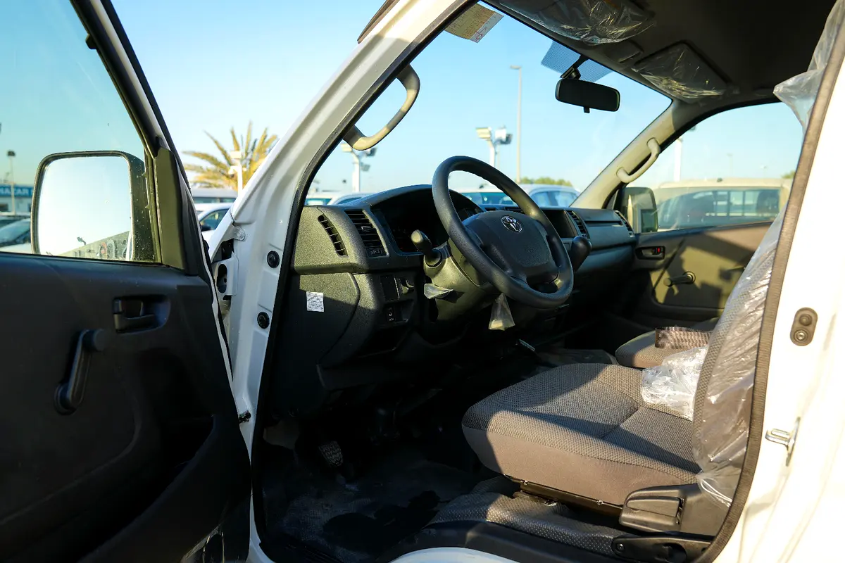 واردات Toyota Hiace 2025 از دبی — منطقه آزاد کیش و قشم — خودرو Toyota — تصویر 10