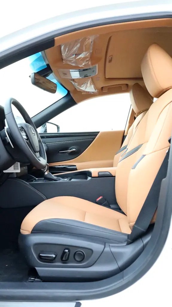 واردات Lexus ES Series 2025 از دبی — منطقه آزاد کیش و قشم — خودرو Lexus — تصویر 12