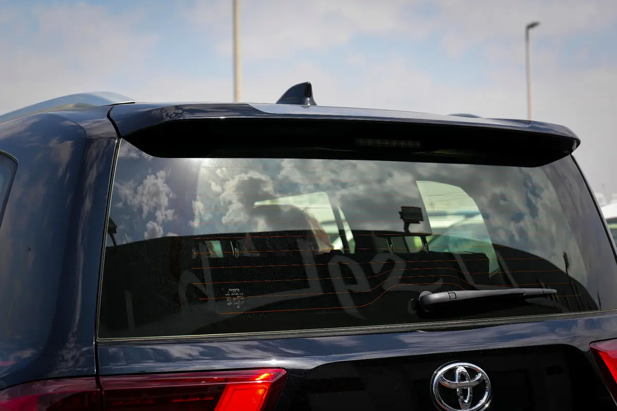 واردات Toyota Land Cruiser 2026 از دبی — منطقه آزاد کیش و قشم — خودرو Toyota — تصویر 13