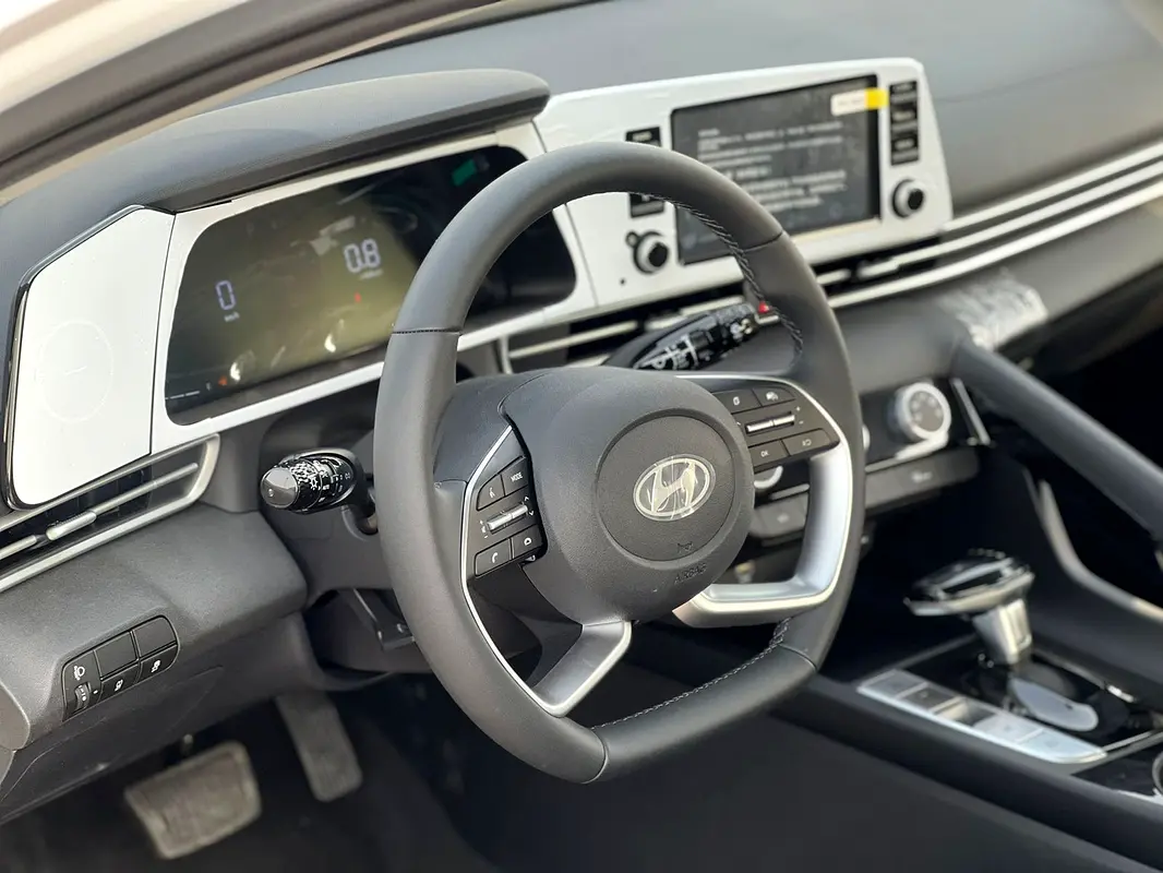 واردات Hyundai Elantra 2025 از دبی — منطقه آزاد کیش و قشم — خودرو Hyundai — تصویر 8