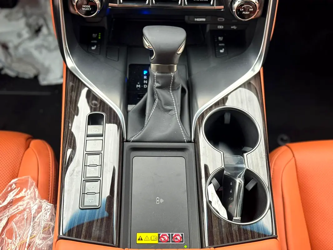 واردات Lexus LX Series 2026 از دبی — منطقه آزاد کیش و قشم — خودرو Lexus — تصویر 12