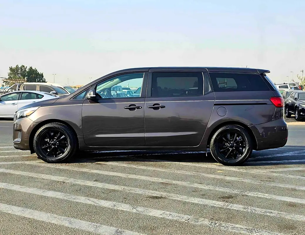 واردات Kia Sedona 2017 از دبی — منطقه آزاد کیش و قشم — خودرو Kia — تصویر 10