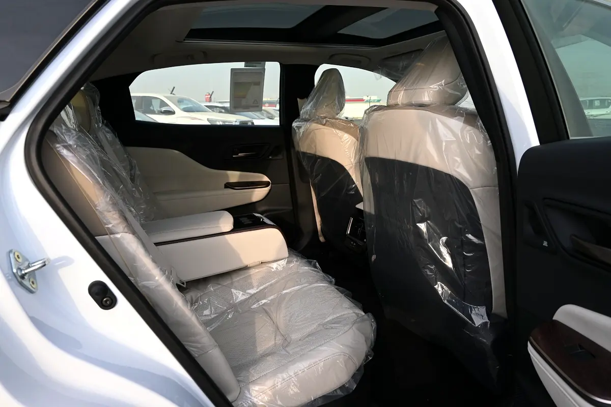 واردات Toyota Crown 2026 از دبی — منطقه آزاد کیش و قشم — خودرو Toyota — تصویر 9