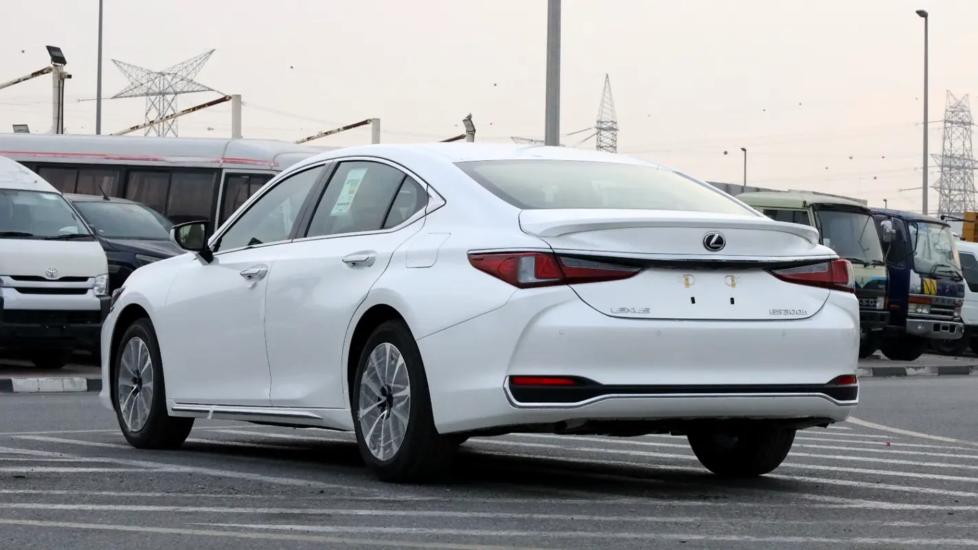 واردات Lexus ES Series 2025 از دبی — منطقه آزاد کیش و قشم — خودرو Lexus — تصویر 5