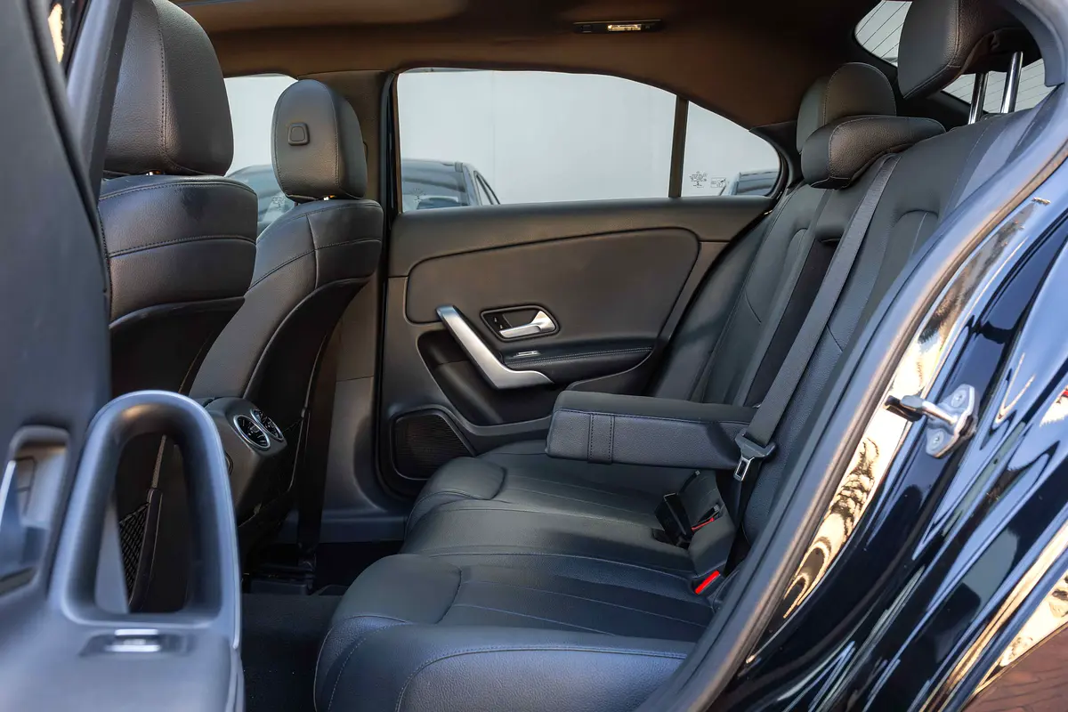 واردات Mercedes-Benz A Class 2019 از دبی — منطقه آزاد کیش و قشم — خودرو Mercedes-Benz — تصویر 17