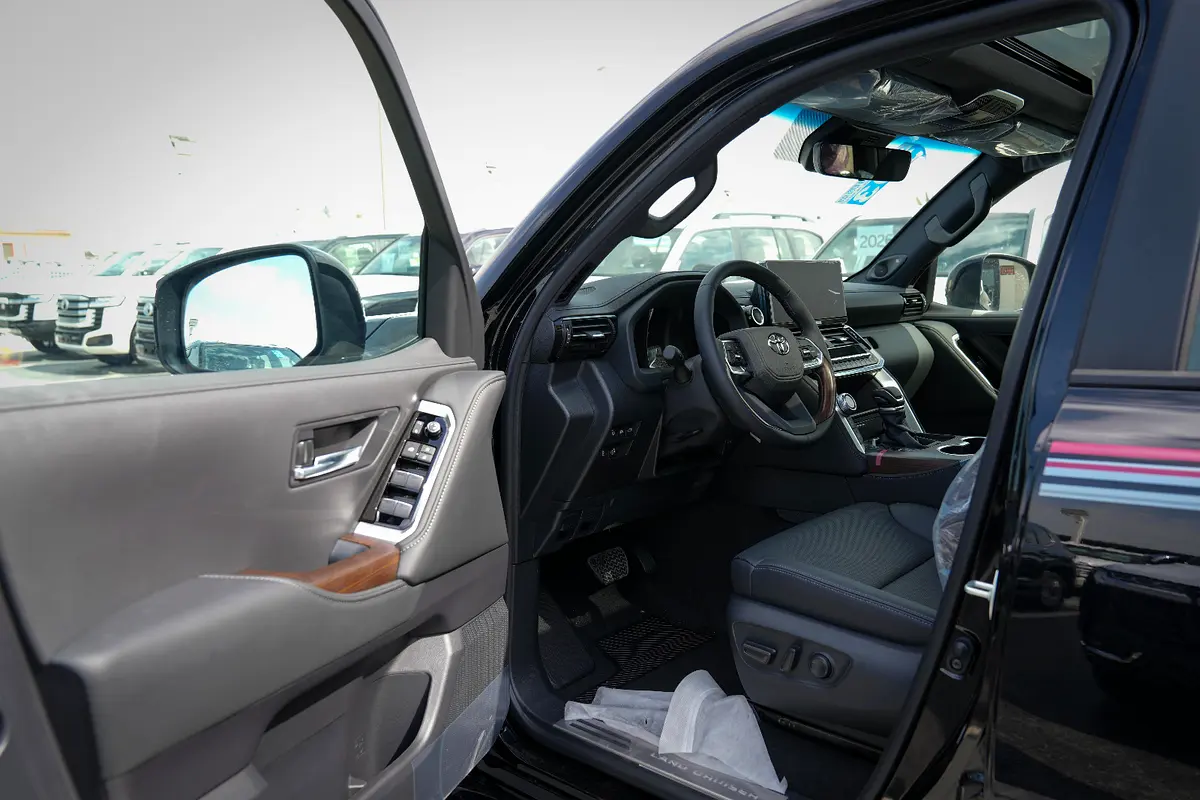 واردات Toyota Land Cruiser 2026 از دبی — منطقه آزاد کیش و قشم — خودرو Toyota — تصویر 15