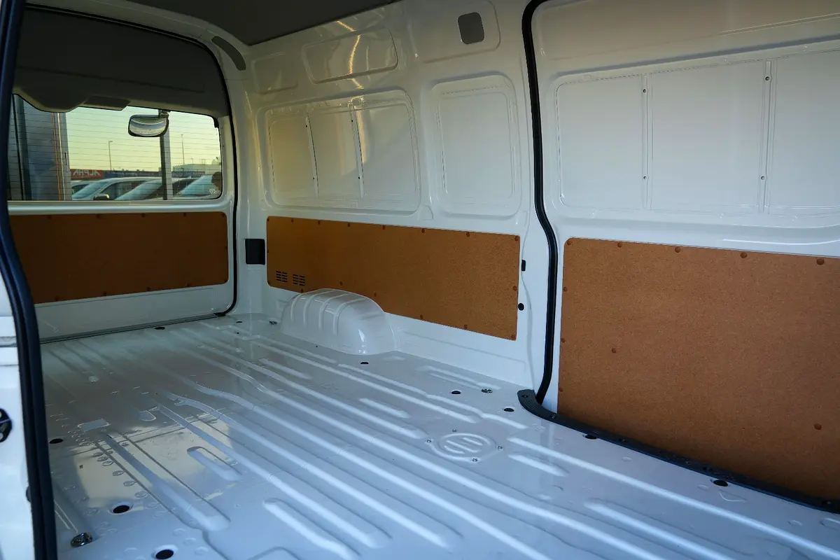 واردات Toyota Hiace 2025 از دبی — منطقه آزاد کیش و قشم — خودرو Toyota — تصویر 18