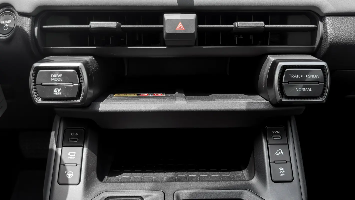 واردات Toyota RAV 4 2026 از دبی — منطقه آزاد کیش و قشم — خودرو Toyota — تصویر 15