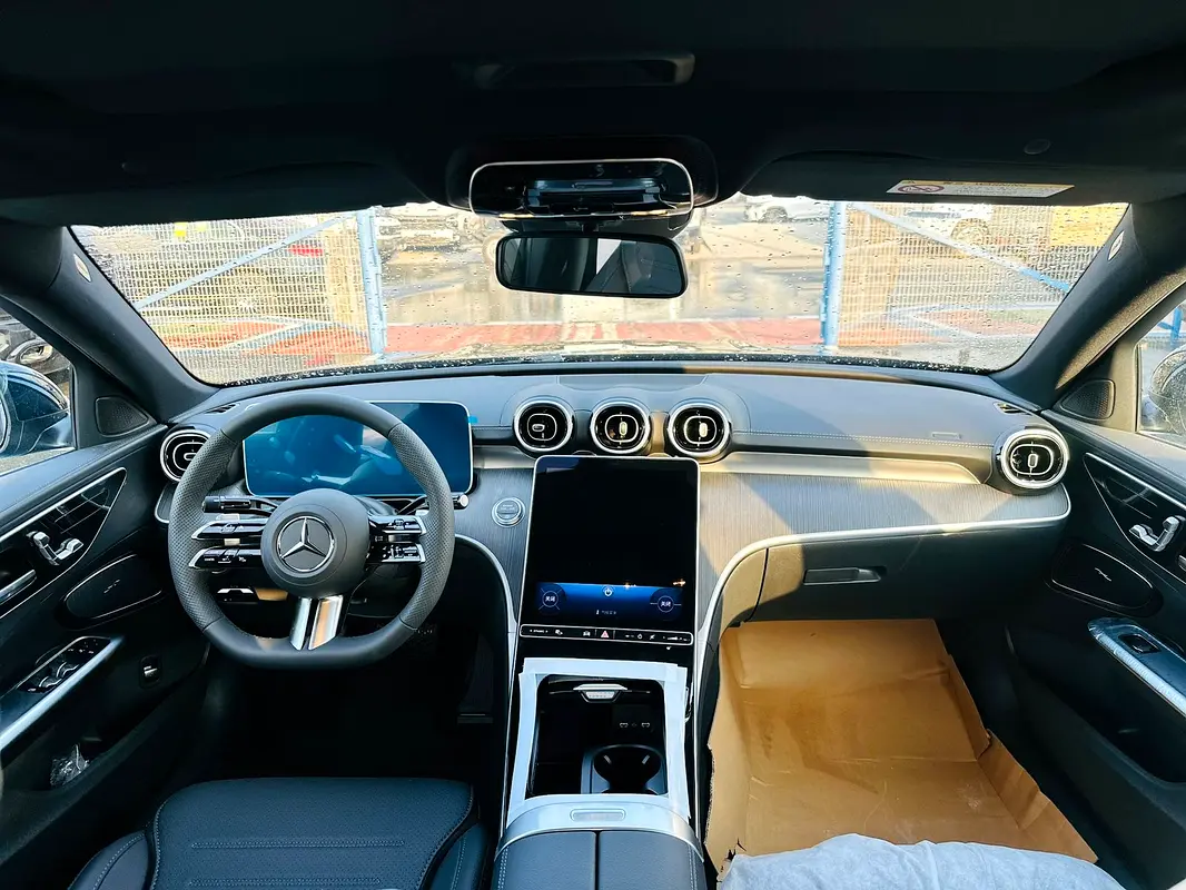 واردات Mercedes-Benz C Class 2025 از دبی — منطقه آزاد کیش و قشم — خودرو Mercedes-Benz — تصویر 12
