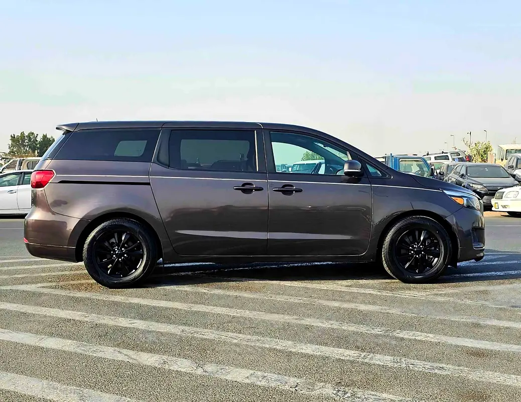 واردات Kia Sedona 2017 از دبی — منطقه آزاد کیش و قشم — خودرو Kia — تصویر 9