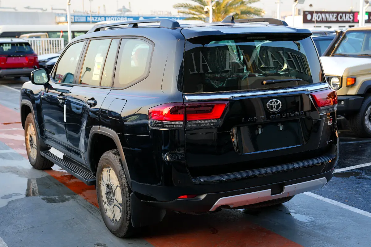 واردات Toyota Land Cruiser 2026 از دبی — منطقه آزاد کیش و قشم — خودرو Toyota — تصویر 7