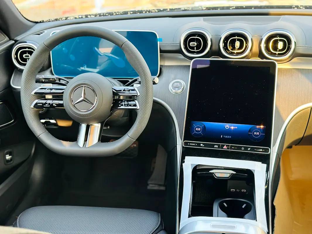 واردات Mercedes-Benz C Class 2025 از دبی — منطقه آزاد کیش و قشم — خودرو Mercedes-Benz — تصویر 10