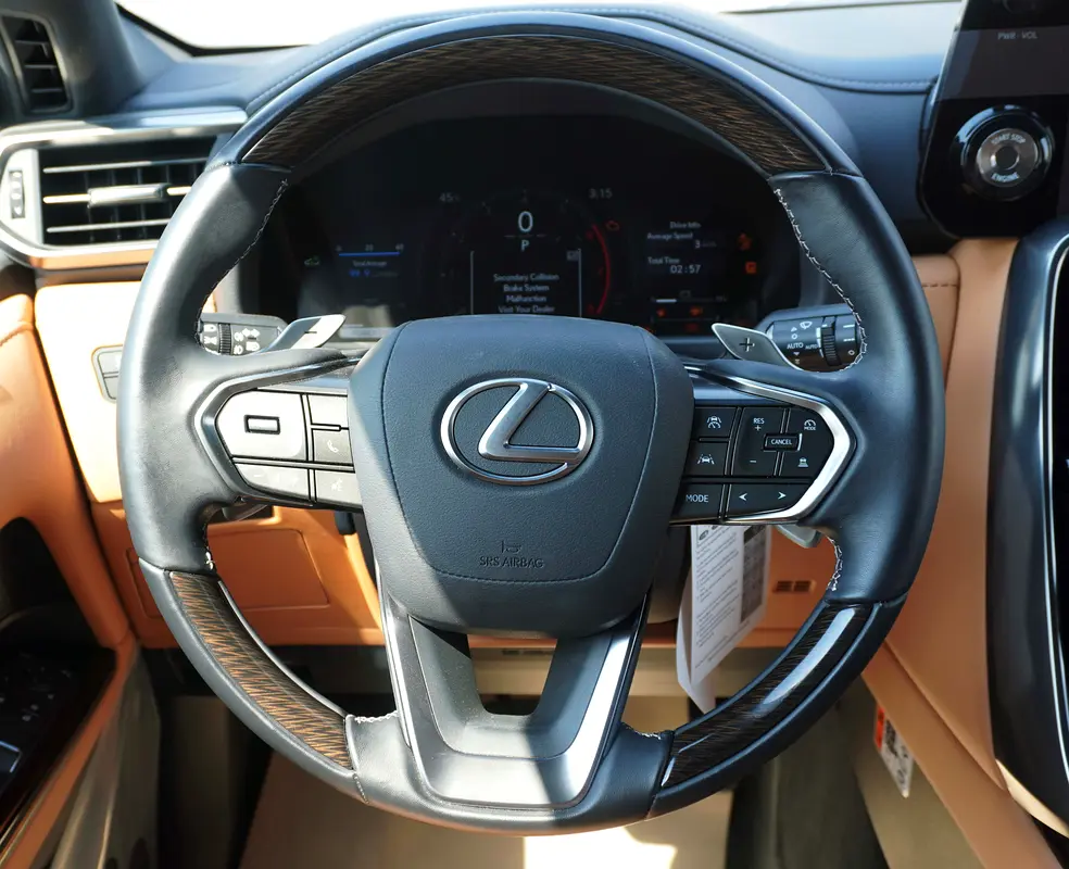 واردات Lexus LX Series 2026 از دبی — منطقه آزاد کیش و قشم — خودرو Lexus — تصویر 20