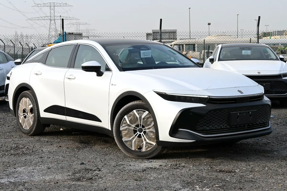 واردات Toyota Crown 2026 از دبی — منطقه آزاد کیش و قشم — خودرو Toyota — تصویر 3