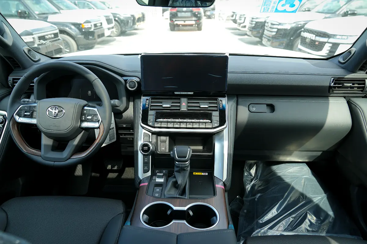 واردات Toyota Land Cruiser 2026 از دبی — منطقه آزاد کیش و قشم — خودرو Toyota — تصویر 19