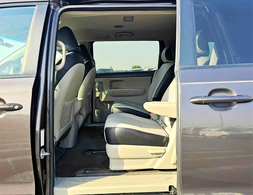 واردات Kia Sedona 2017 از دبی — منطقه آزاد کیش و قشم — خودرو Kia — تصویر 5