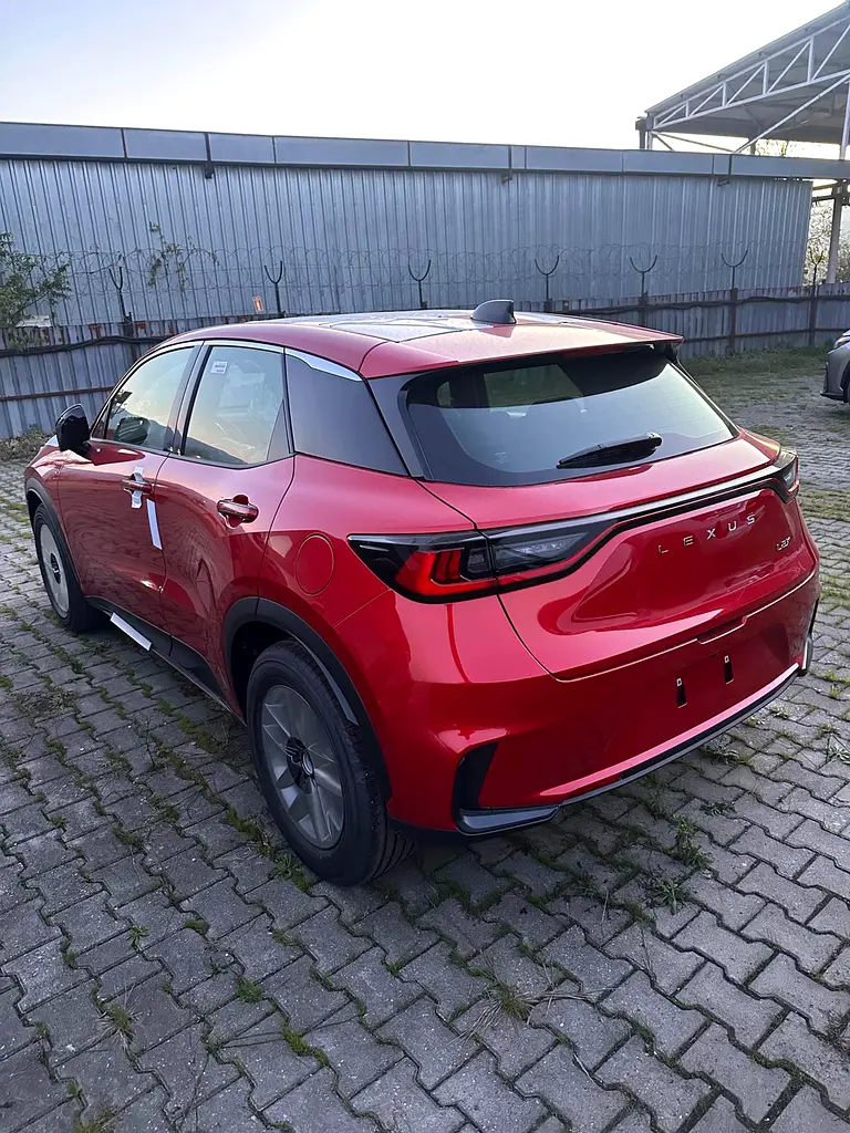 واردات Lexus LBX 2026 از دبی — منطقه آزاد کیش و قشم — خودرو Lexus — تصویر 3