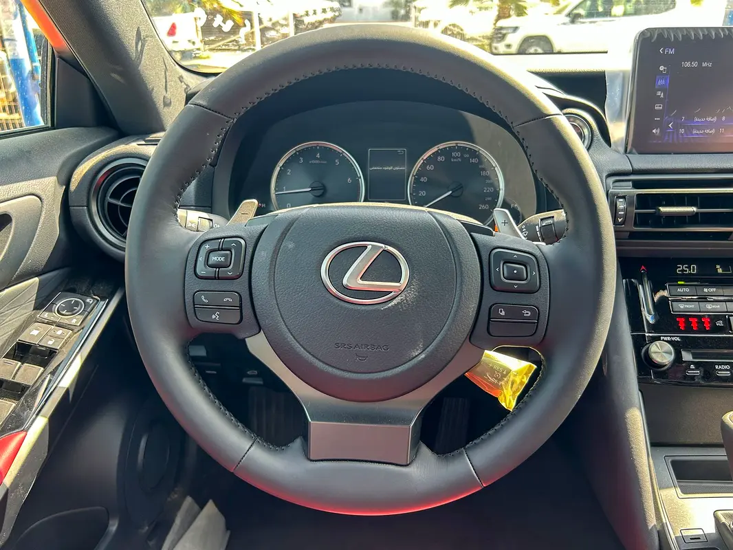 واردات Lexus IS Series 2025 از دبی — منطقه آزاد کیش و قشم — خودرو Lexus — تصویر 8