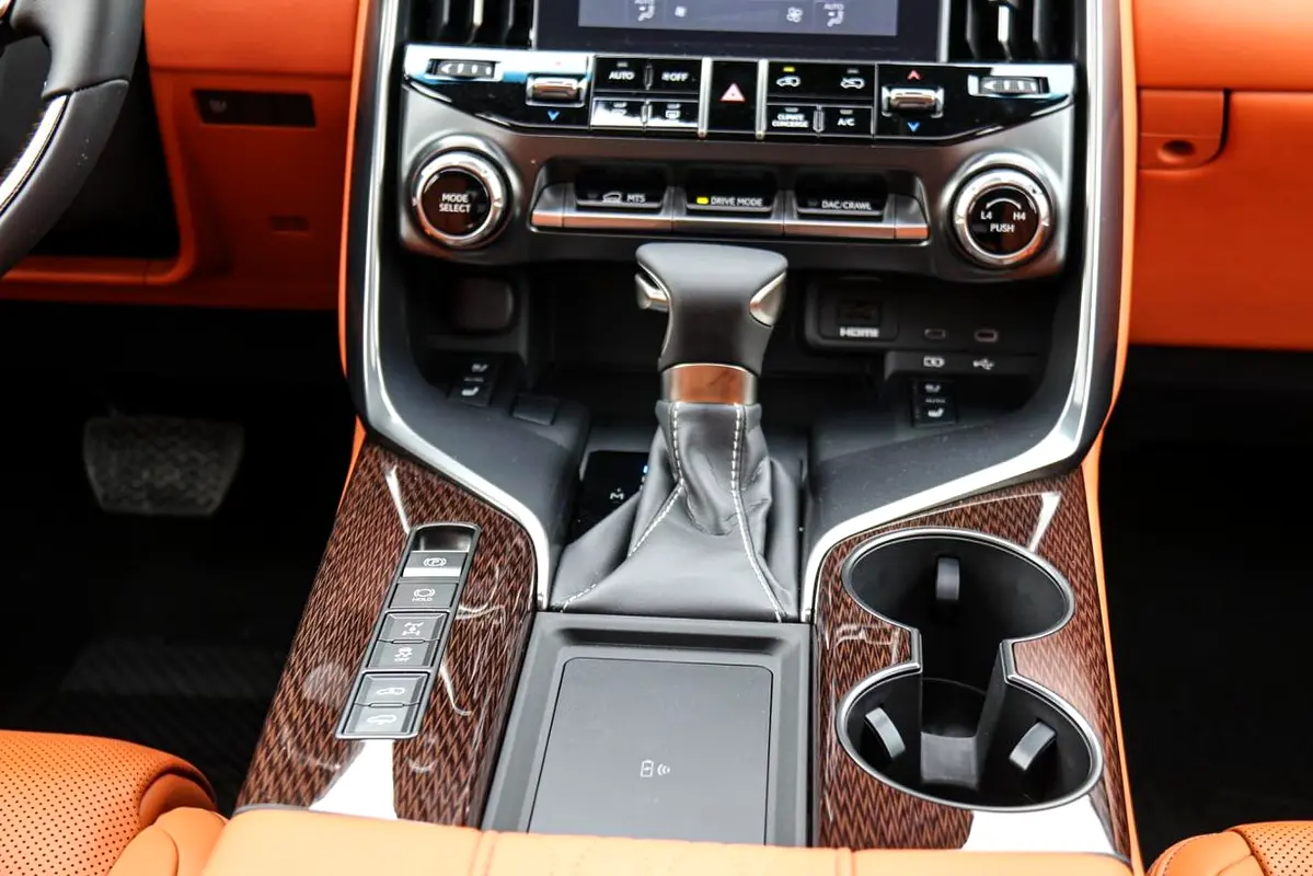 واردات Lexus LX Series 2026 از دبی — منطقه آزاد کیش و قشم — خودرو Lexus — تصویر 13
