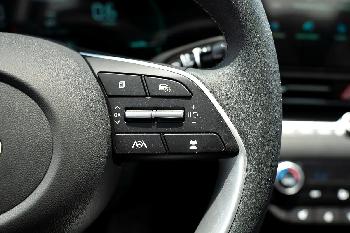 واردات Hyundai Elantra 2025 از دبی — منطقه آزاد کیش و قشم — خودرو Hyundai — تصویر 15