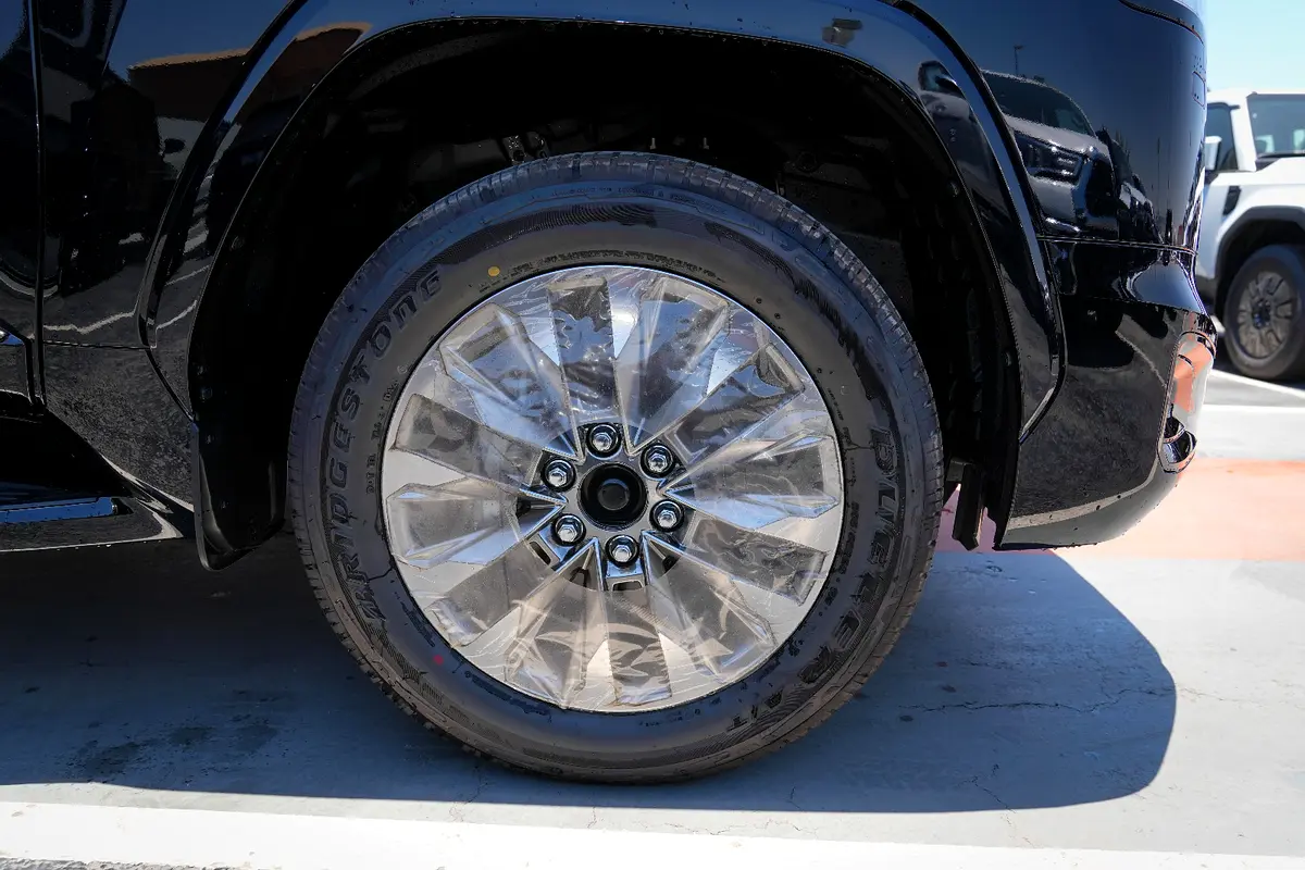 واردات Toyota Land Cruiser 2026 از دبی — منطقه آزاد کیش و قشم — خودرو Toyota — تصویر 8
