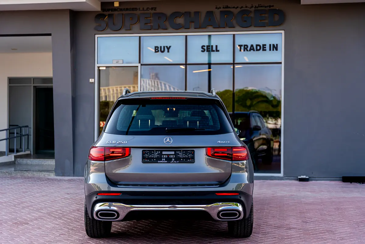 واردات Mercedes Benz Glb Class 2025 از دبی — منطقه آزاد کیش و قشم — خودرو Mercedes Benz — تصویر 2