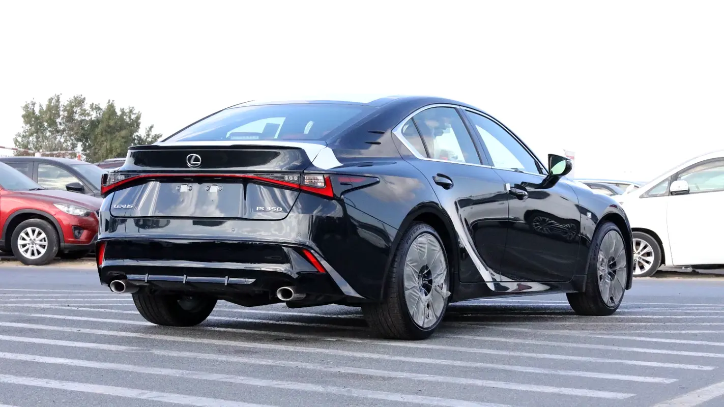 واردات Lexus IS Series 2025 از دبی — منطقه آزاد کیش و قشم — خودرو Lexus — تصویر 4
