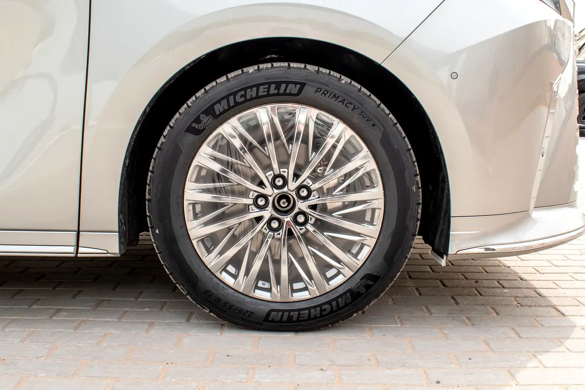 واردات Lexus LM Series 2026 از دبی — منطقه آزاد کیش و قشم — خودرو Lexus — تصویر 6
