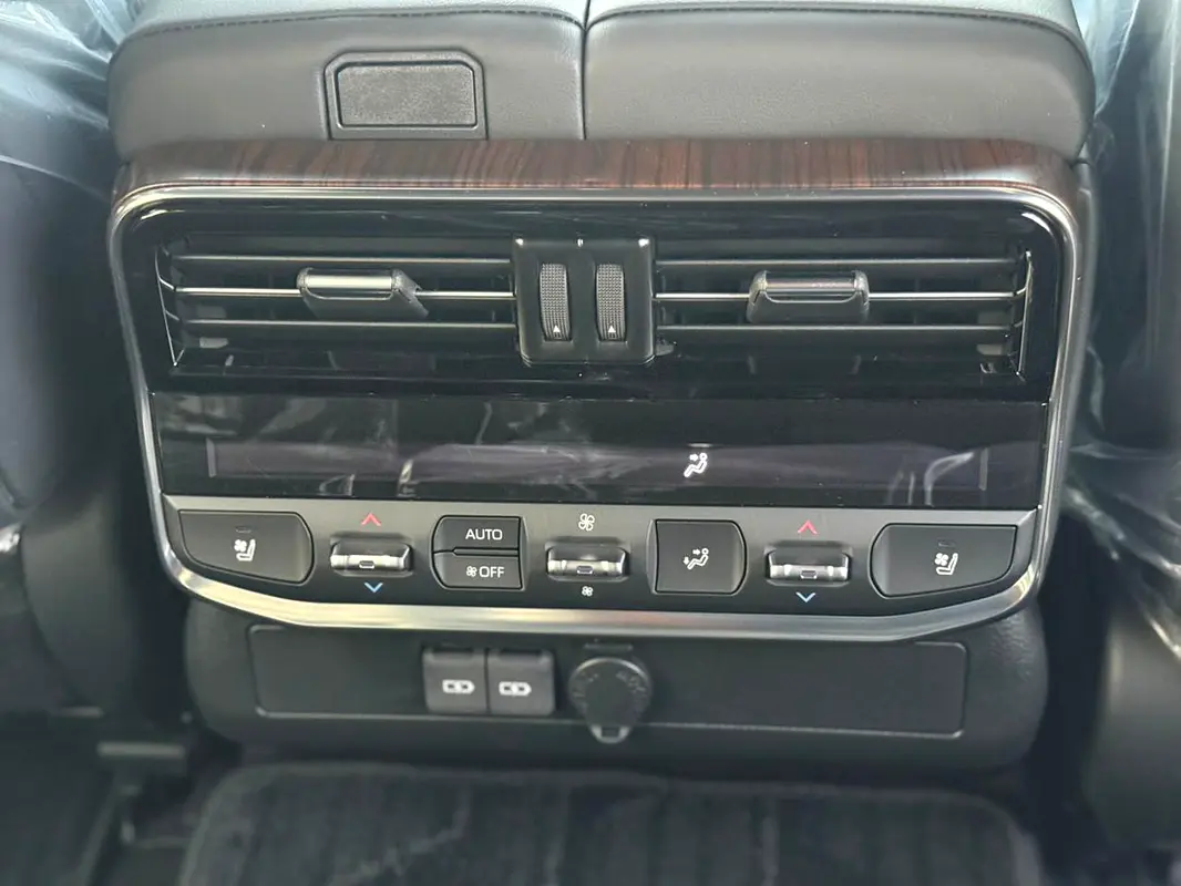 واردات Toyota Land Cruiser 2026 از دبی — منطقه آزاد کیش و قشم — خودرو Toyota — تصویر 16