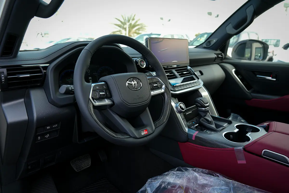 واردات Toyota Land Cruiser 2026 از دبی — منطقه آزاد کیش و قشم — خودرو Toyota — تصویر 13