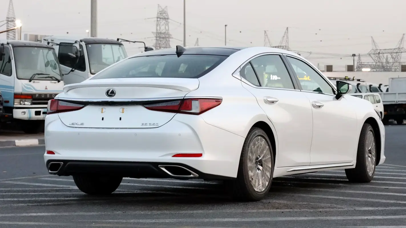 واردات Lexus ES Series 2025 از دبی — منطقه آزاد کیش و قشم — خودرو Lexus — تصویر 5