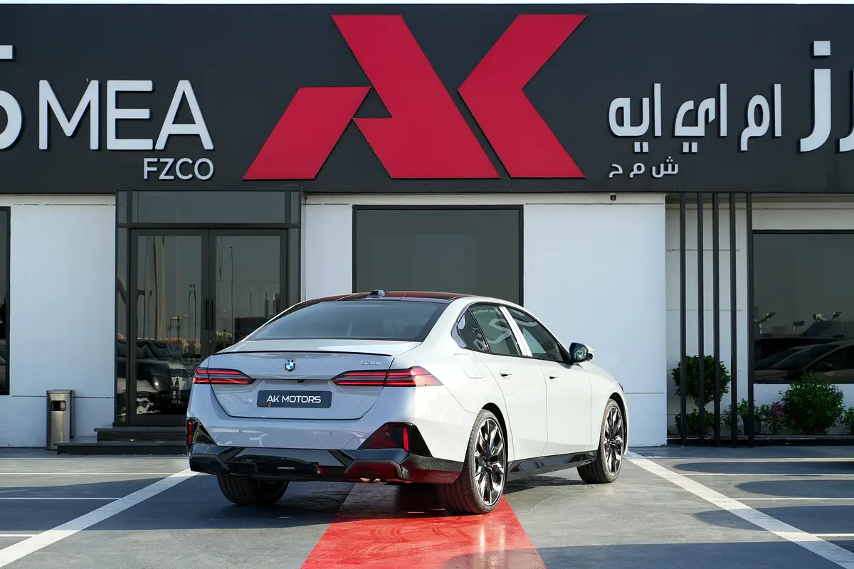 واردات BMW 5 Series 2026 از دبی — منطقه آزاد کیش و قشم — خودرو BMW — تصویر 4