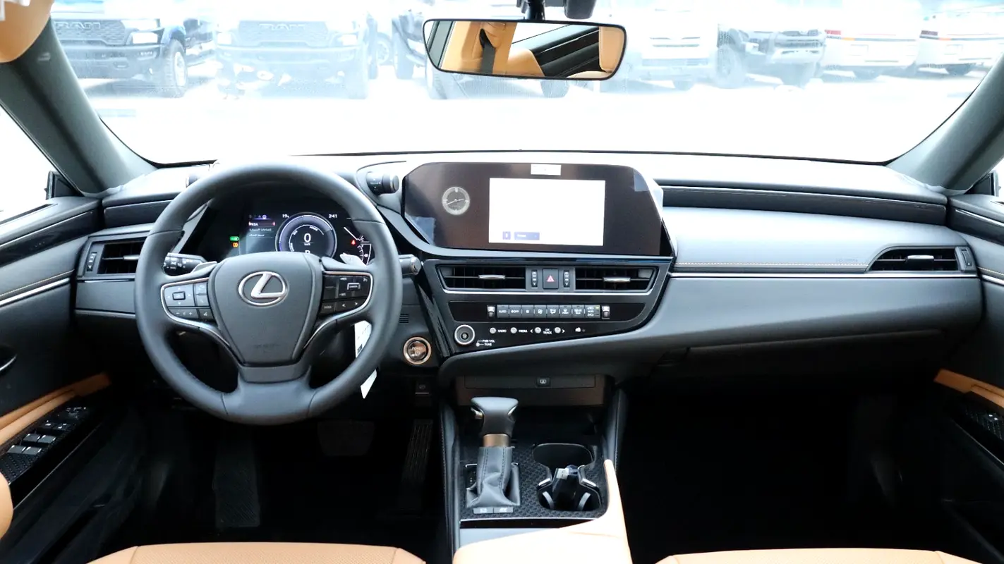 واردات Lexus ES Series 2025 از دبی — منطقه آزاد کیش و قشم — خودرو Lexus — تصویر 14