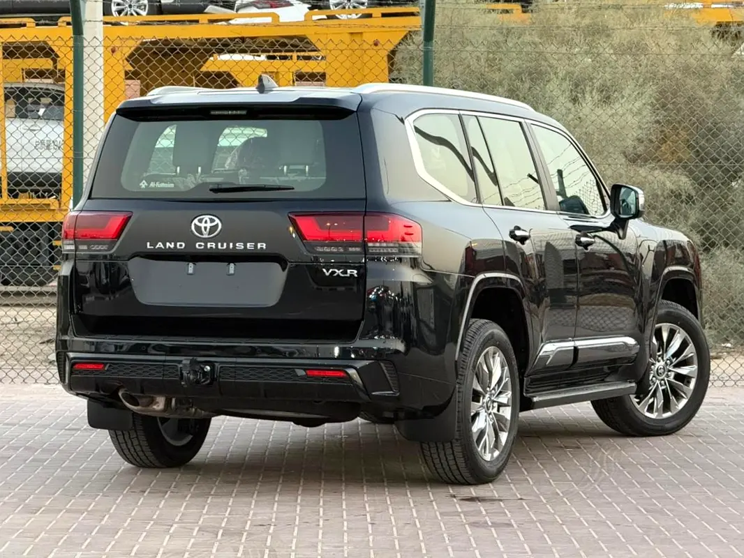 واردات Toyota Land Cruiser 2026 از دبی — منطقه آزاد کیش و قشم — خودرو Toyota — تصویر 4