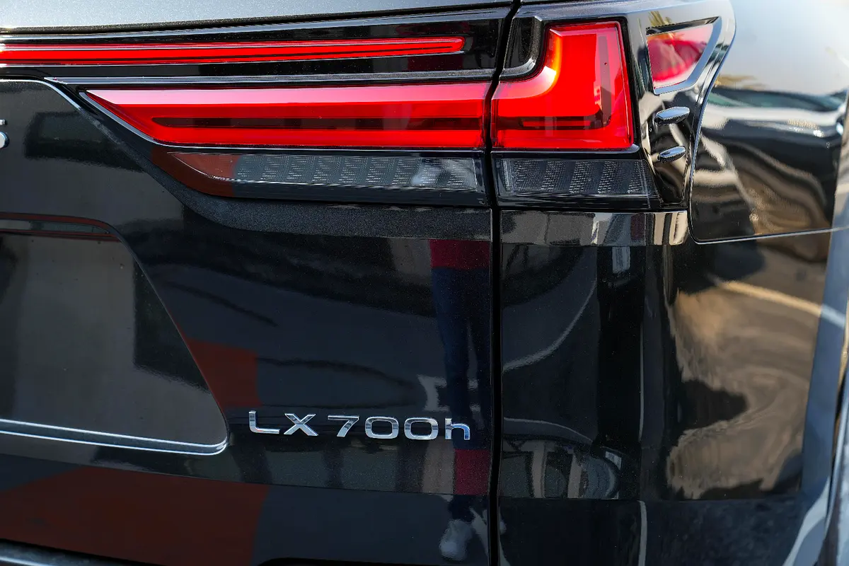 واردات Lexus LX Series 2026 از دبی — منطقه آزاد کیش و قشم — خودرو Lexus — تصویر 18